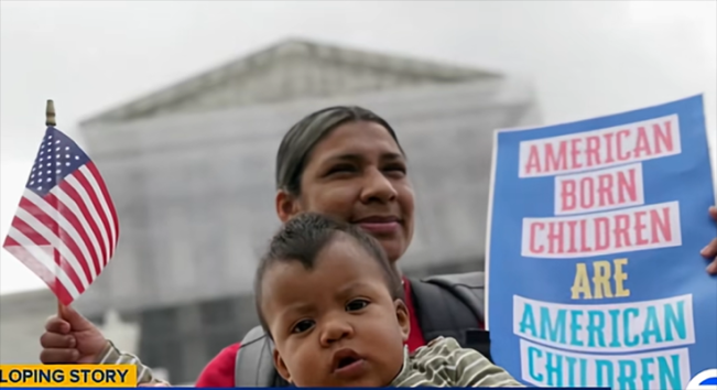 Imigran di AS menentang perintah eksekutif Trump yang berupaya menghapus aturan kewarganegaraan bayi kelahiran AS/Foto: TikTok abc7la